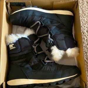 Youth Whitney short lace waterproof boots